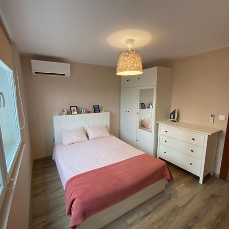 Lovely 1 Bedroom Apartment In The Heart Of Varna Exterior photo