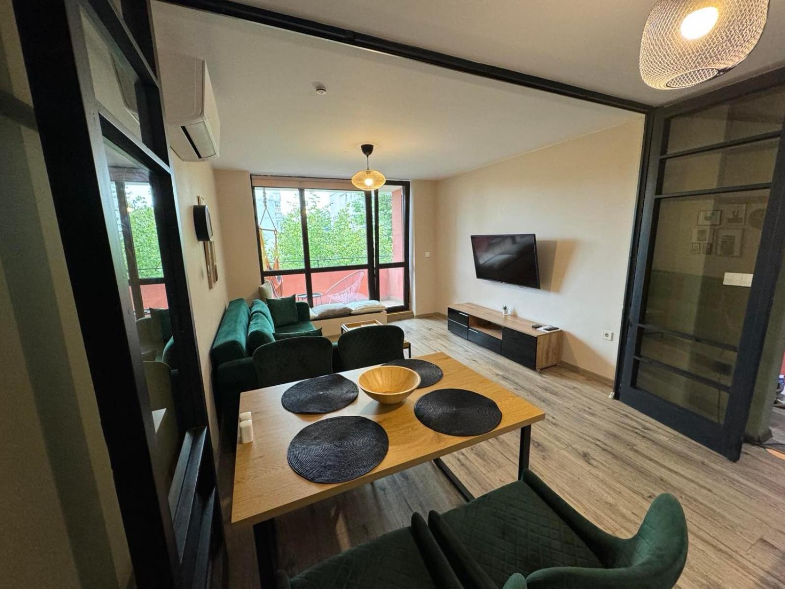 Lovely 1 Bedroom Apartment In The Heart Of Varna Exterior photo