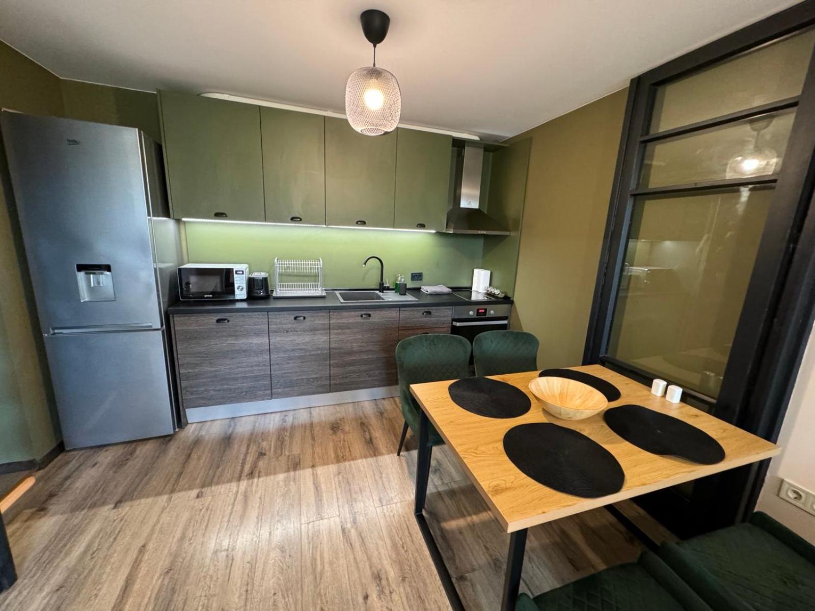 Lovely 1 Bedroom Apartment In The Heart Of Varna Exterior photo